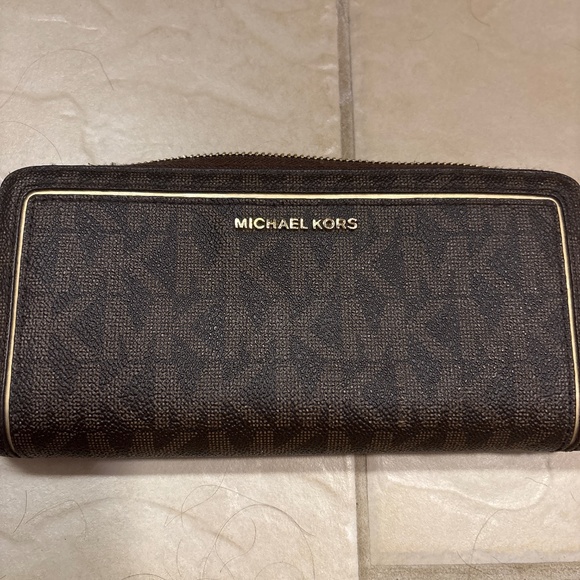 Michael Kors wallet - Picture 1 of 2